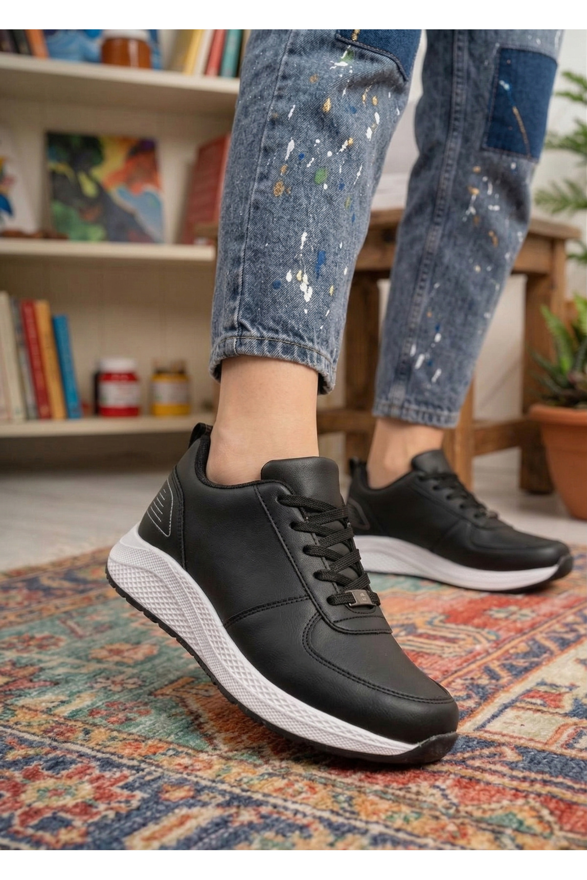 Kadın Siyah Bağcıklı Hafif Taban Sneaker Ayakkabı